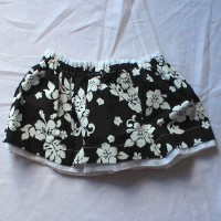 Black Hawaiian/White Eyelet Reversible Skirt – Size 12 – 24 months